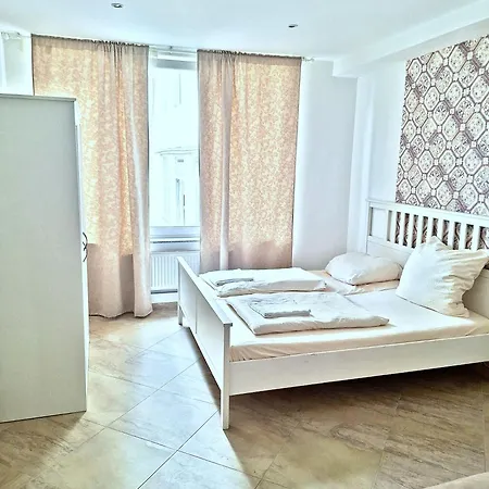 Apartment Design-apartment 346 Mitte-glaenzend Und Modern