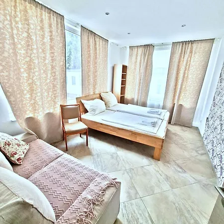 Apartment Design-apartment 346 Mitte-glaenzend Und Modern *